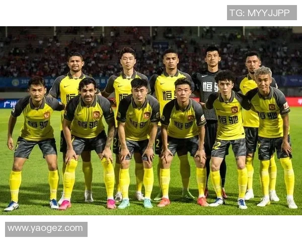 广州足球队在世界锦标赛中的默契配合与战术分析